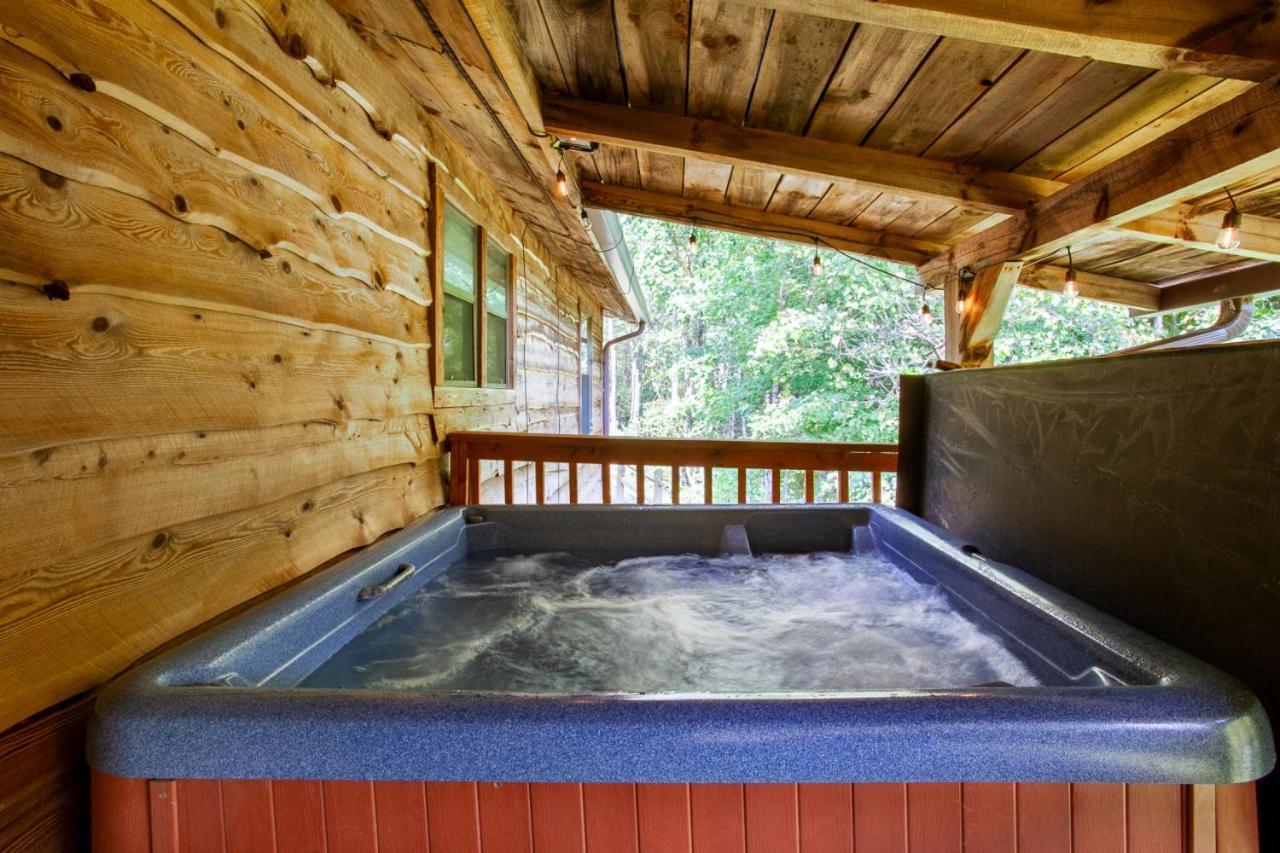 Forest Home Hot Tub Fire Pit Pool Table Pigeon Forge Dış mekan fotoğraf