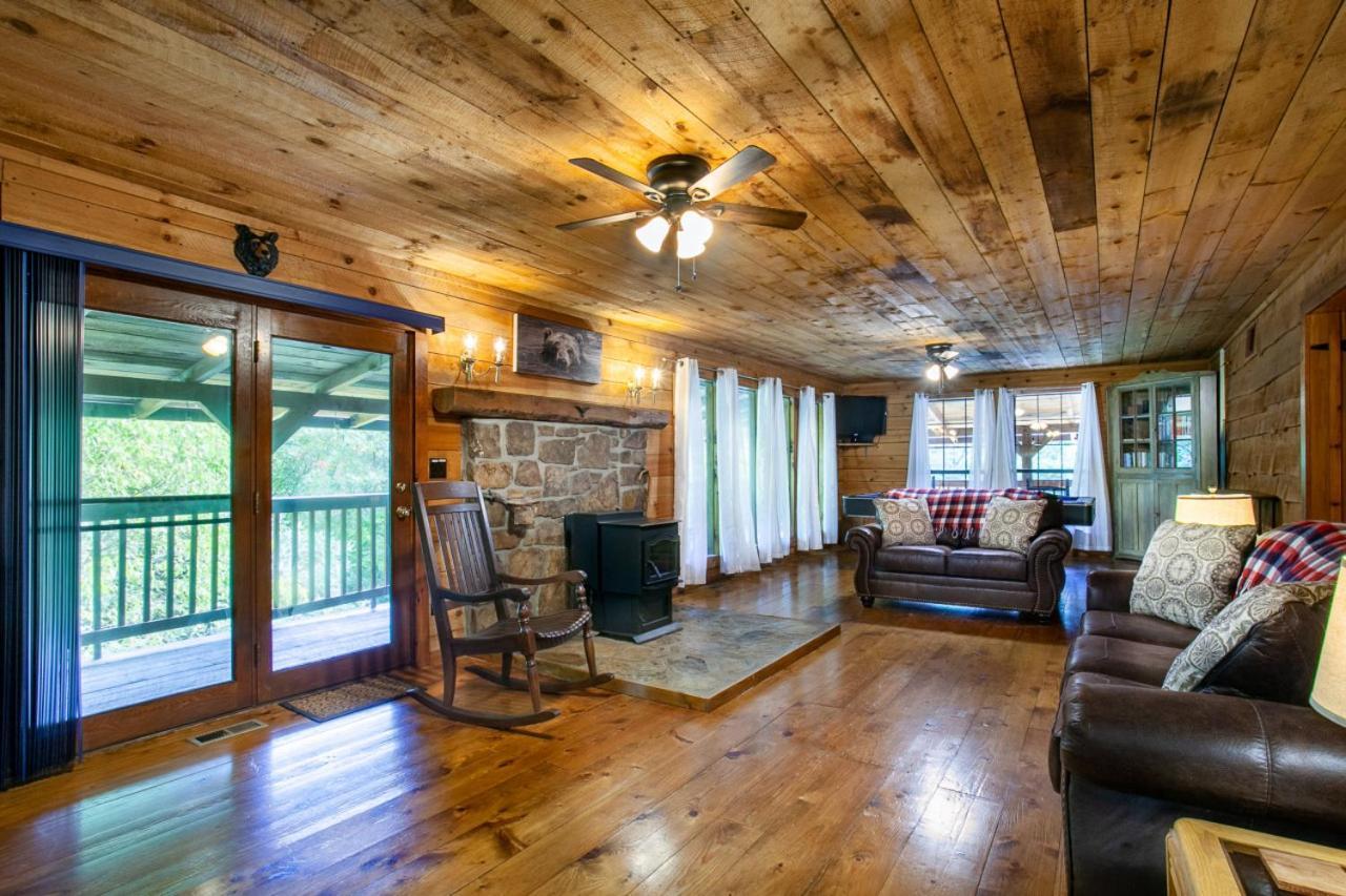 Forest Home Hot Tub Fire Pit Pool Table Pigeon Forge Dış mekan fotoğraf
