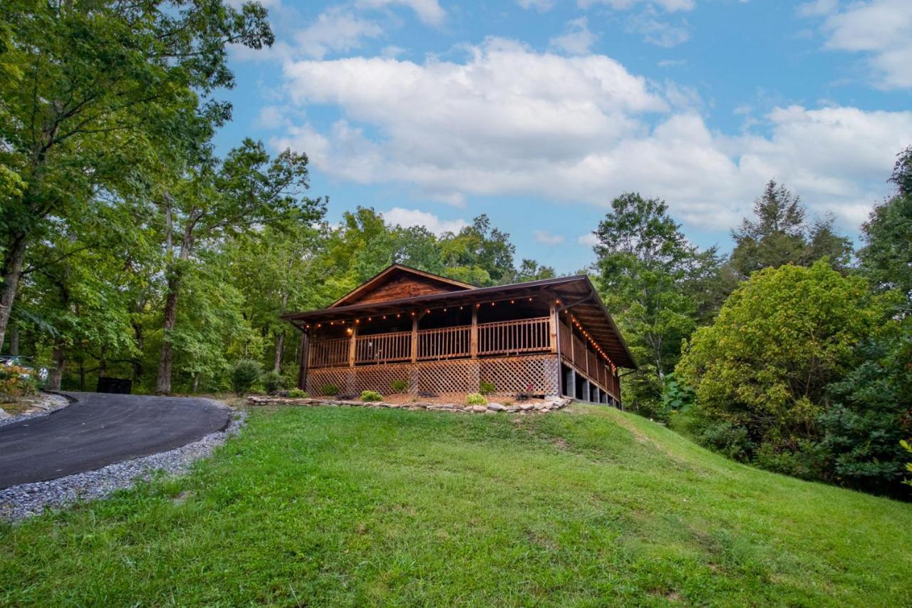 Forest Home Hot Tub Fire Pit Pool Table Pigeon Forge Dış mekan fotoğraf