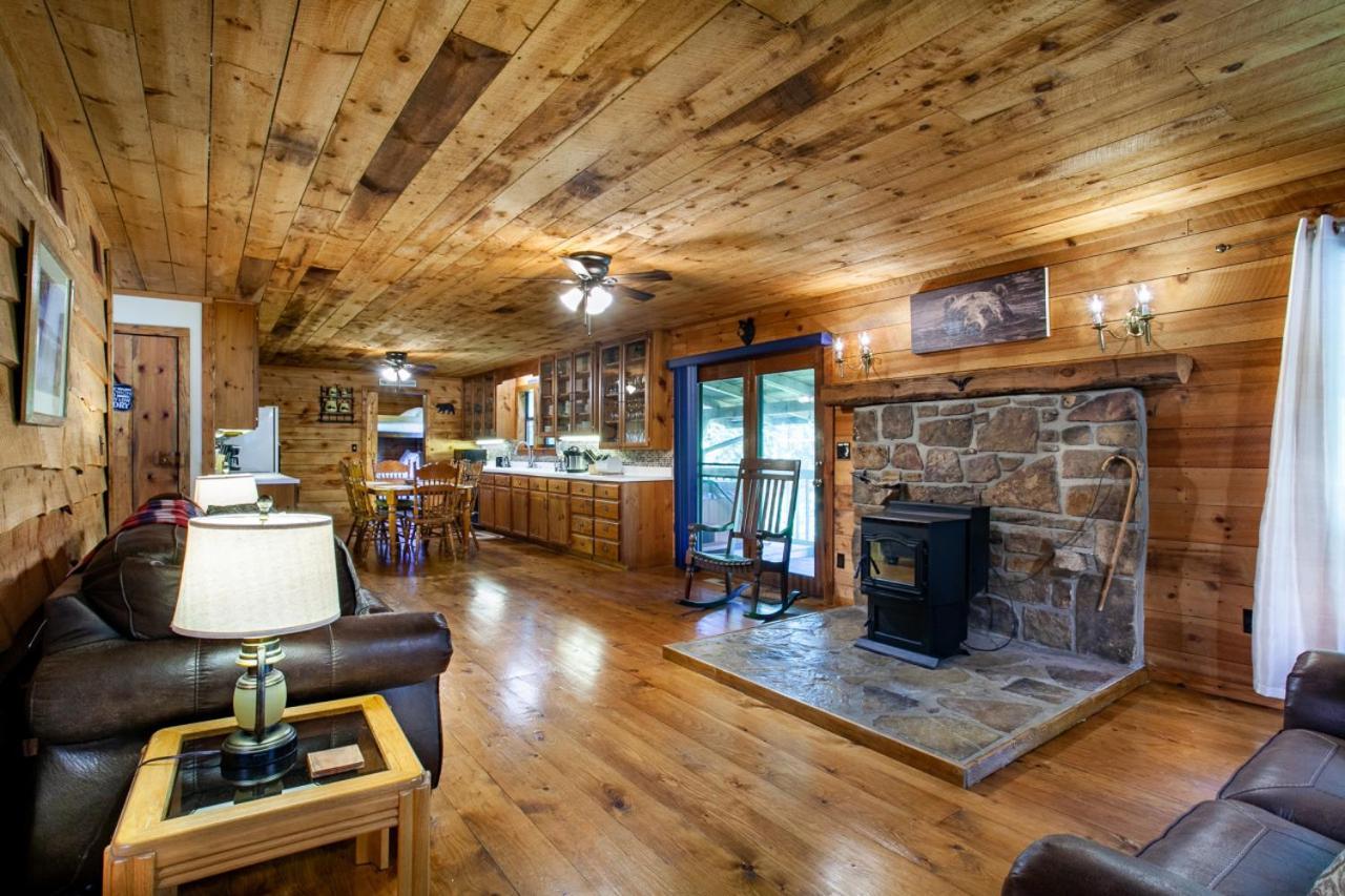 Forest Home Hot Tub Fire Pit Pool Table Pigeon Forge Dış mekan fotoğraf
