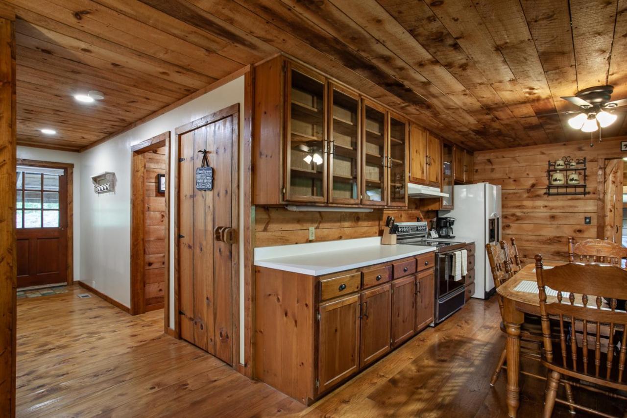 Forest Home Hot Tub Fire Pit Pool Table Pigeon Forge Dış mekan fotoğraf
