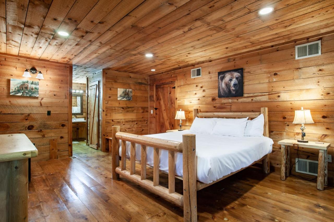 Forest Home Hot Tub Fire Pit Pool Table Pigeon Forge Dış mekan fotoğraf