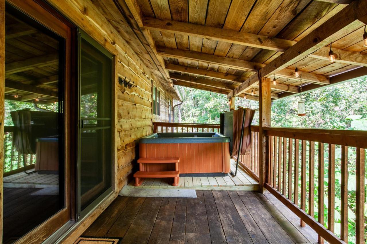 Forest Home Hot Tub Fire Pit Pool Table Pigeon Forge Dış mekan fotoğraf