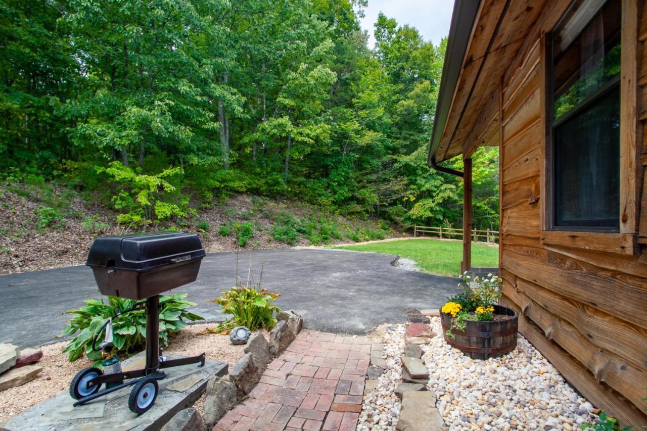 Forest Home Hot Tub Fire Pit Pool Table Pigeon Forge Dış mekan fotoğraf