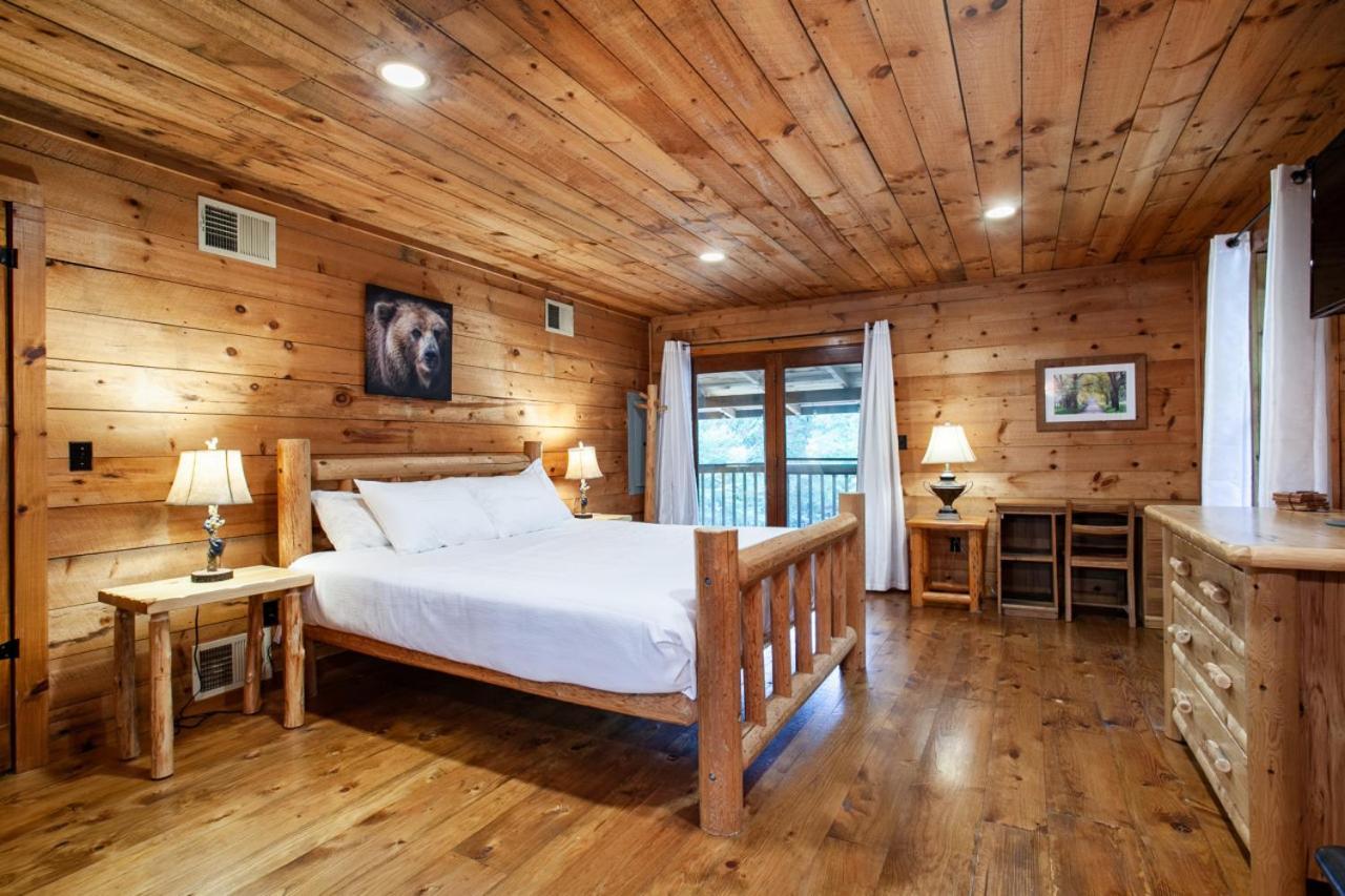 Forest Home Hot Tub Fire Pit Pool Table Pigeon Forge Dış mekan fotoğraf
