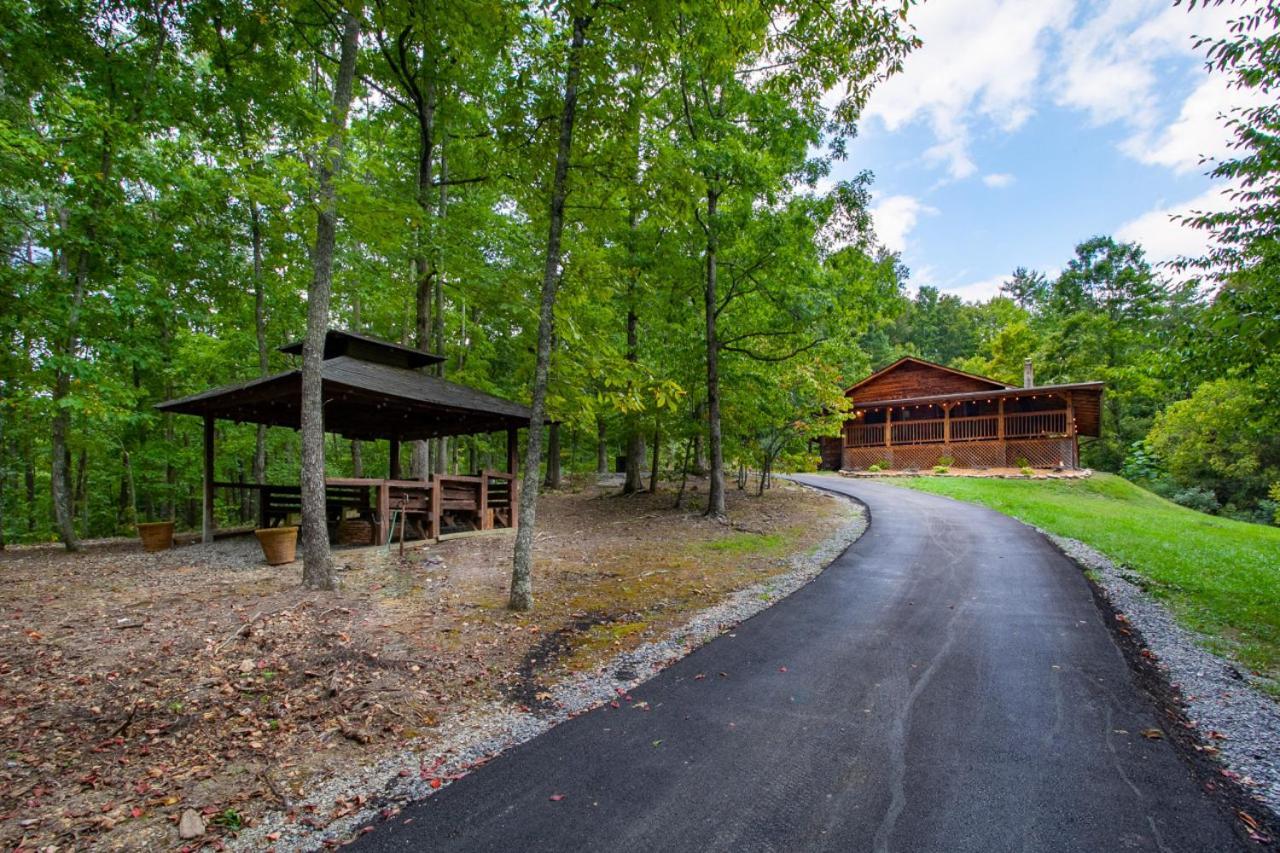 Forest Home Hot Tub Fire Pit Pool Table Pigeon Forge Dış mekan fotoğraf
