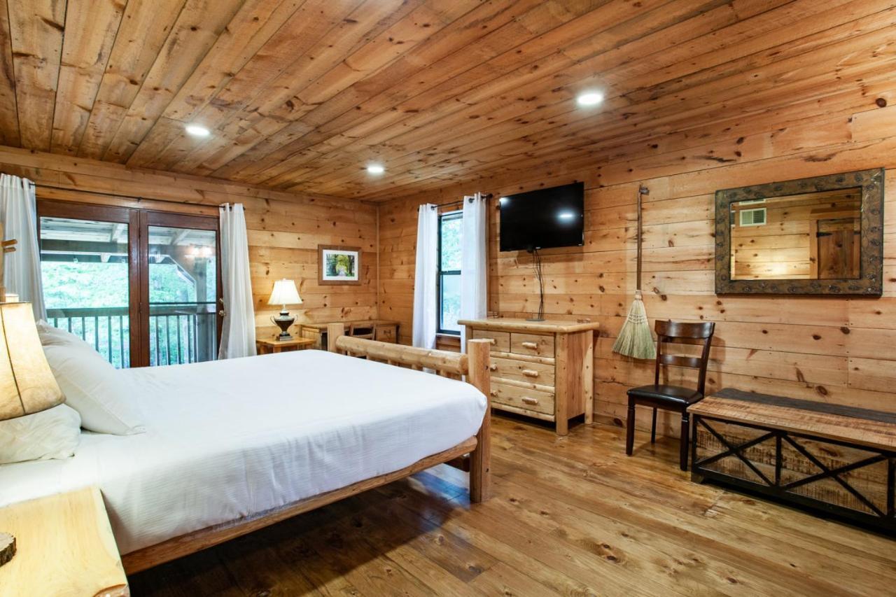 Forest Home Hot Tub Fire Pit Pool Table Pigeon Forge Dış mekan fotoğraf