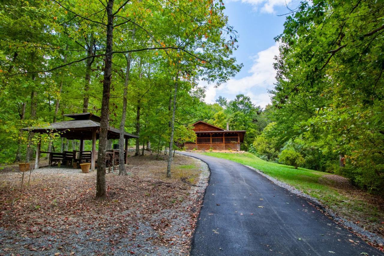 Forest Home Hot Tub Fire Pit Pool Table Pigeon Forge Dış mekan fotoğraf